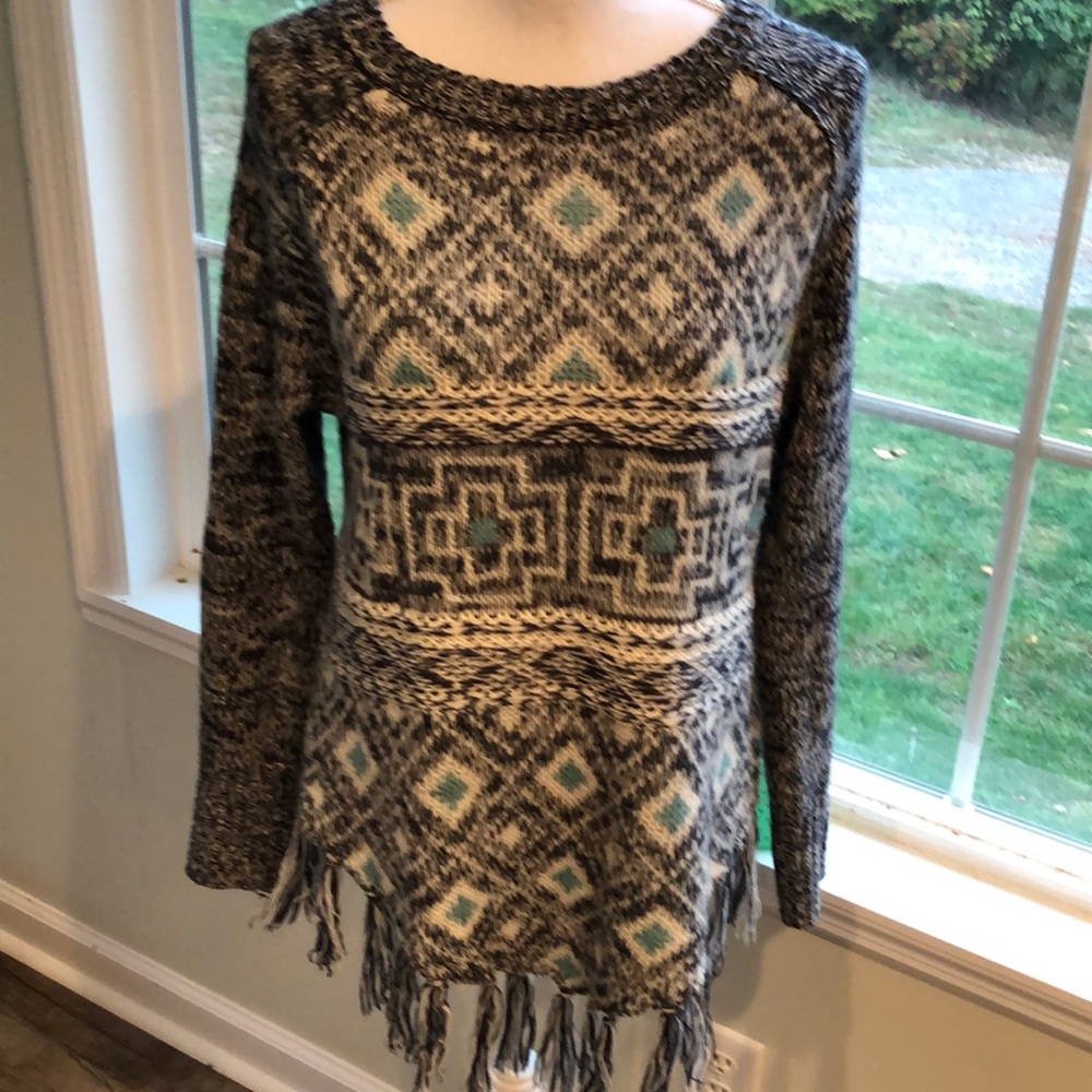 Lovemarks Poncho Style With Fringe Size Large